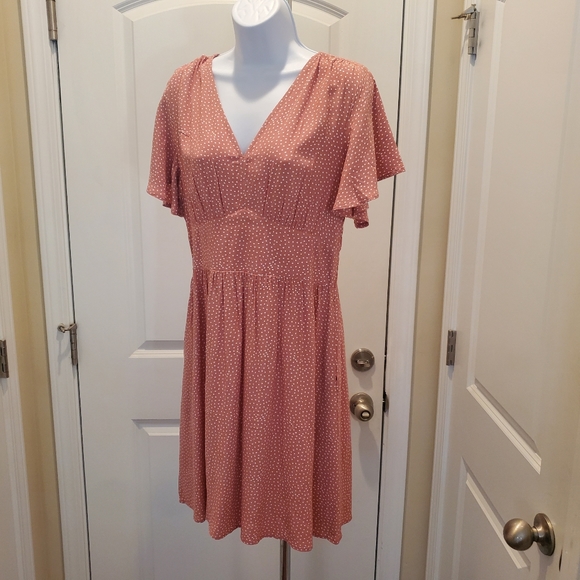 Ann Taylor Loft Flutter V-Neck Pocket Dress, pink with dots, size 4… - Picture 2 of 6